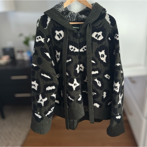 Zadig & Voltaire Lennox Hooded Zip Cardigan
Color : Green
size M-L EUC - Picture 4 of 12